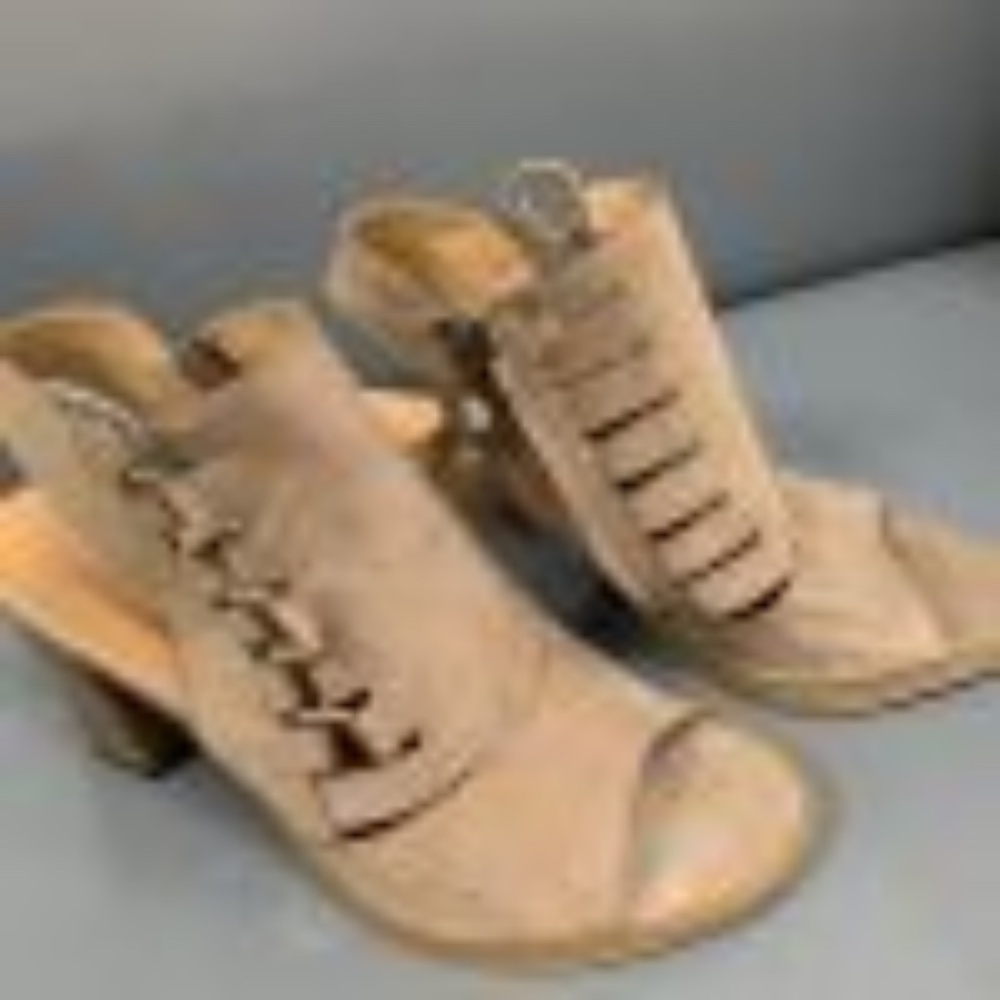FABIANELLI NEW WITH OUT TAGS LEATHER STACKED-HEEL SADALS SIZE 40 MADE IN ITALY